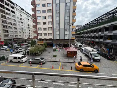 RİZE EKREM ORHON'DA 3+1 BAKIMLI GÜNEŞ ALAN ÇİFT CEPHE DAİRE