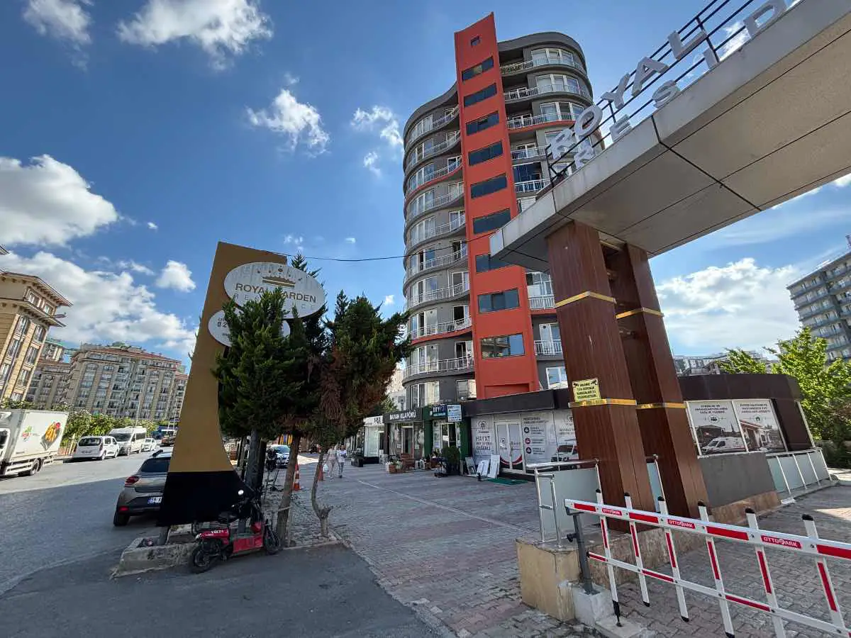ROYAL GARDEN'DE GÜNEY CEPHE 2+1 ÇIFT BANYOLU SATLIK DAIRE