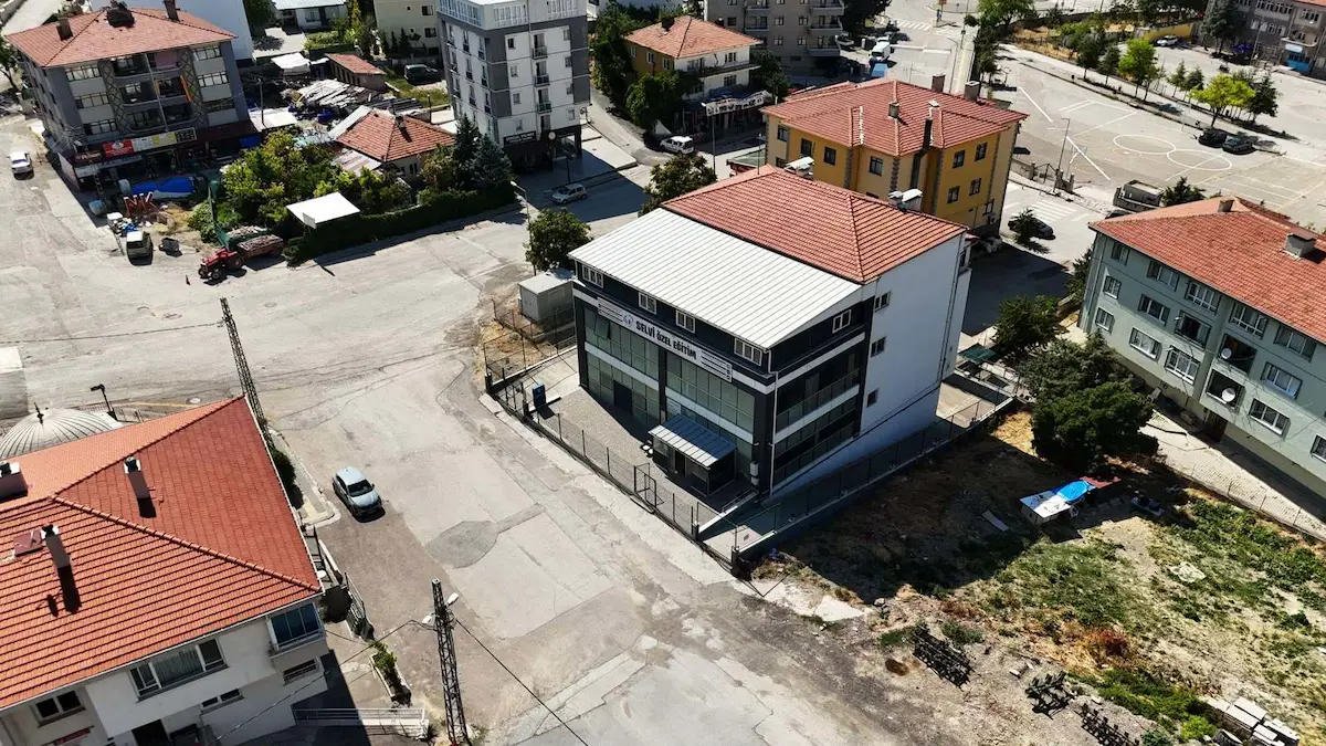 BAĞLICADA MERKEZİ LOKASYON 1400 M2 KİRALIK ASANSÖRLÜ KOMPLE BİNA