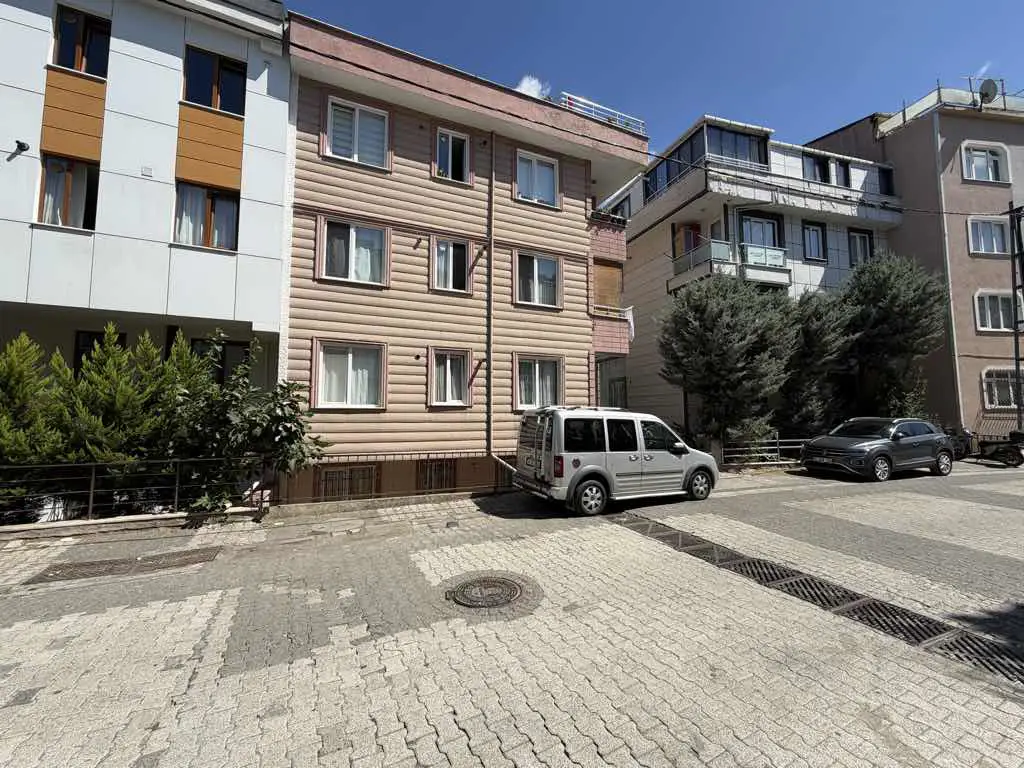 ATAŞEHİR ESATPAŞADA EMAAR AVMYE YÜRÜME MESAFESİNDE 2+1 DAİRE