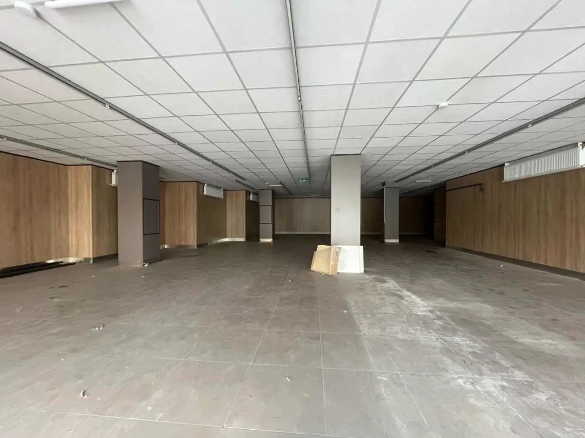 KURUMSALA KIRKKONAKLARIN EN DEĞERLI LOKASYONUN KÖŞE PARSELDE 410 M2 DÜKKAN-MAĞAZA