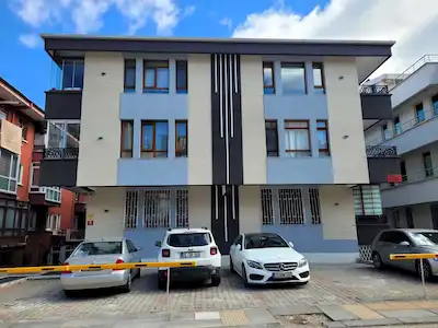AŞAĞI ÖVEÇLER'DE 2+1 BAKIMLI DAİRE (90M²)