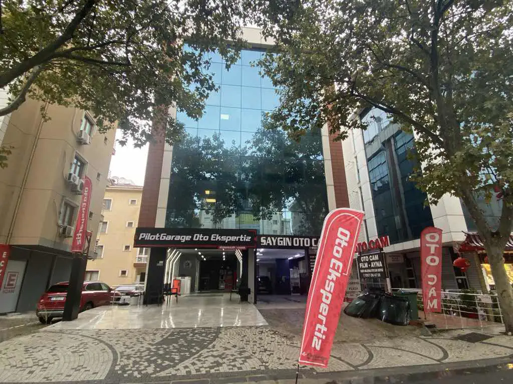 ATAŞEHİR KÜÇÜKBAKKALKÖY’DE KAYIŞDAĞI CADDESİ ÜZERİNDE PRESTİJLİ TİCARİ İŞYERİ