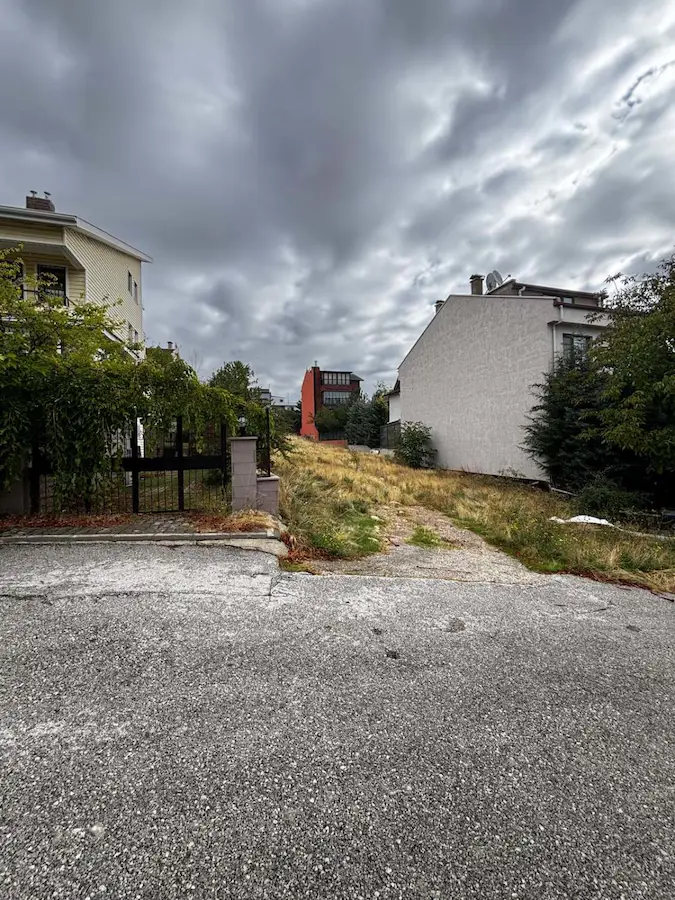 INCEK ÖYSEKENT'TE DOĞA KOLEJI YAKINI SATILIK VILLA PARSELI