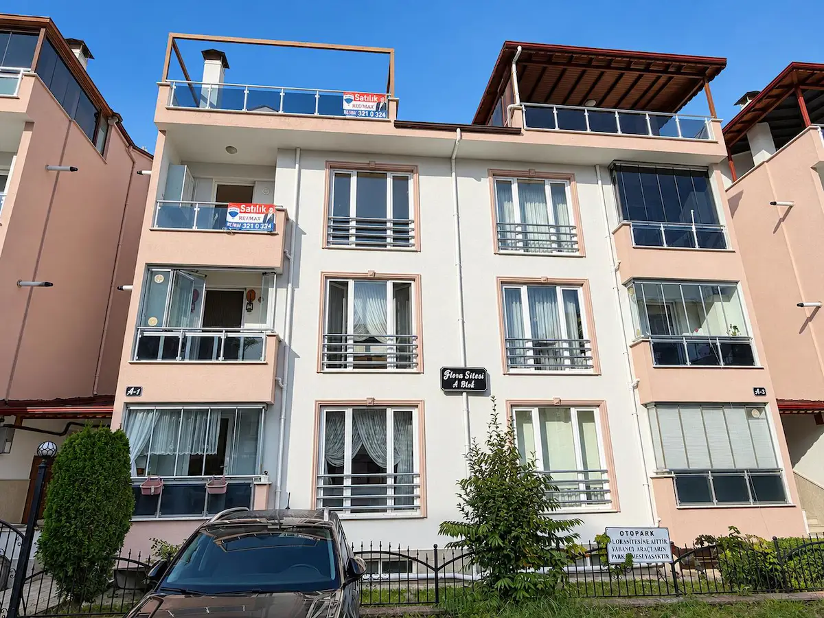 KOCAELI GÖLCÜK YÜZBAŞILAR FLORA SITESINDE SATILIK 3+1 TERASLI/OTOPARKLI/DEPOLU DUBLEKS