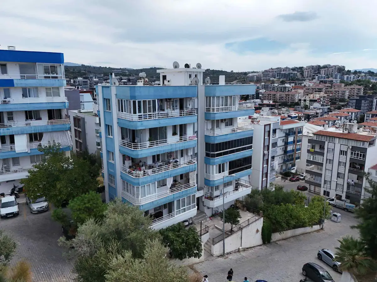 KUŞADASI EGE MAH DENIZHAN SITESI 2+1 80 M² NET | BALKONLU | DOĞALGAZ KOMBİLİ | KREDİYE UYGUN