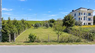 BÜYÜKÇEKMECE CELALİYE’NİN DEĞERLİ LOKASYONUNDA 700 M² KONUT İMARLI VİLLA ARSASI