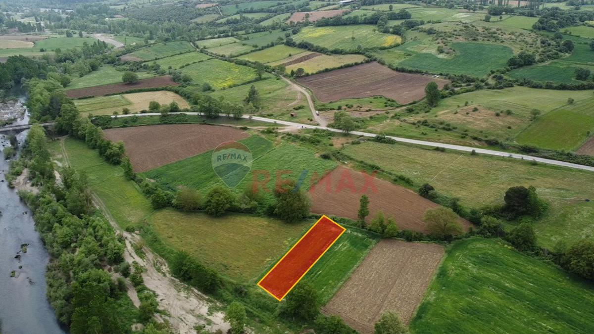 REMAX İNCİDEN YENİCE BAYATLAR SATILIK 888 M2 SATILIK TARLA