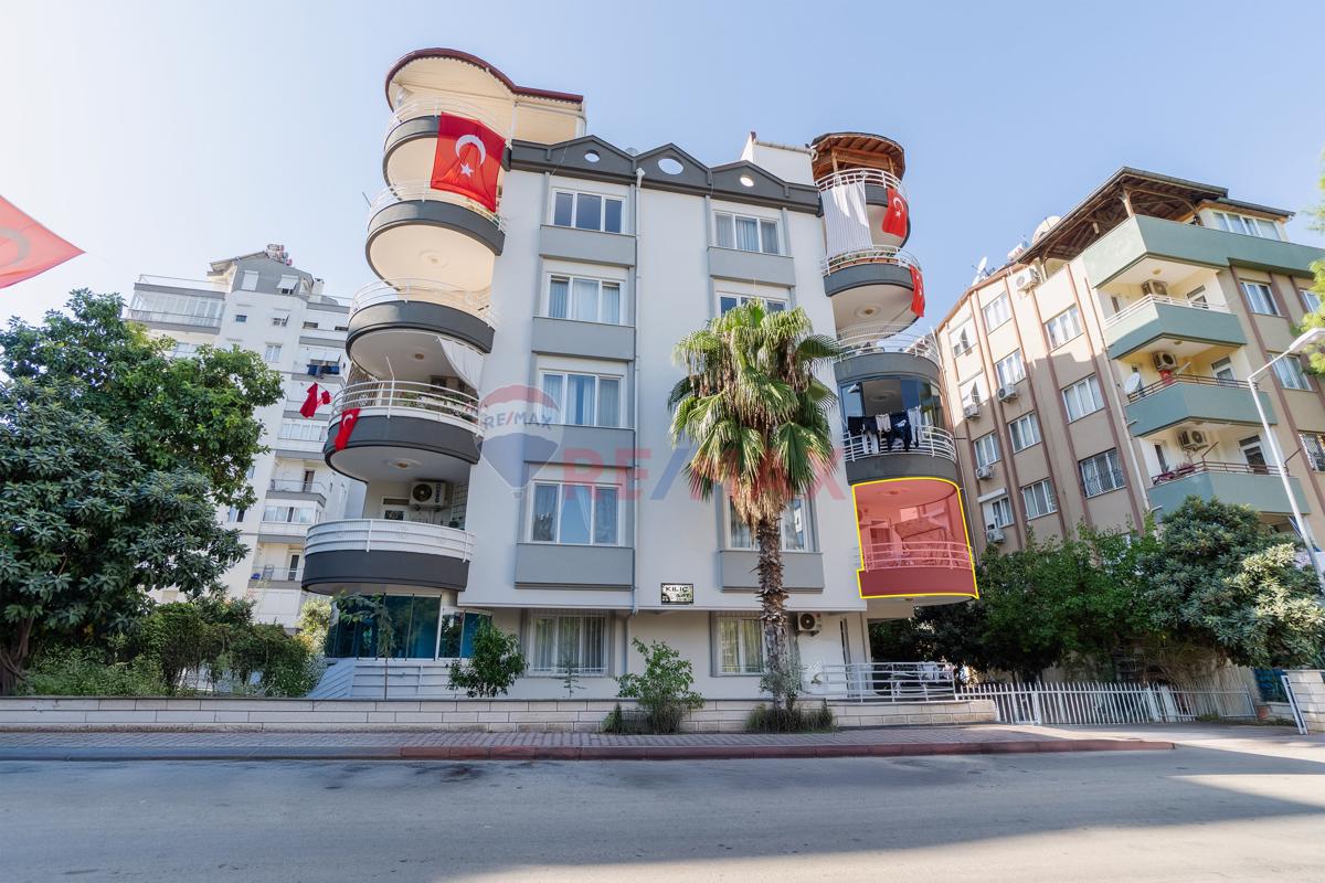 Antalya Konyaaltı Altınkum'da Arakat 3+1 Asansörlü Satılık Daire