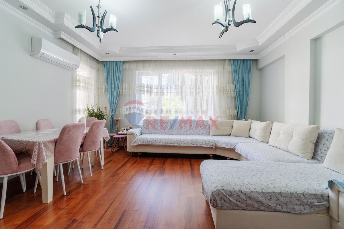 Antalya Konyaaltı Altınkum'da Arakat 3+1 Asansörlü Satılık Daire