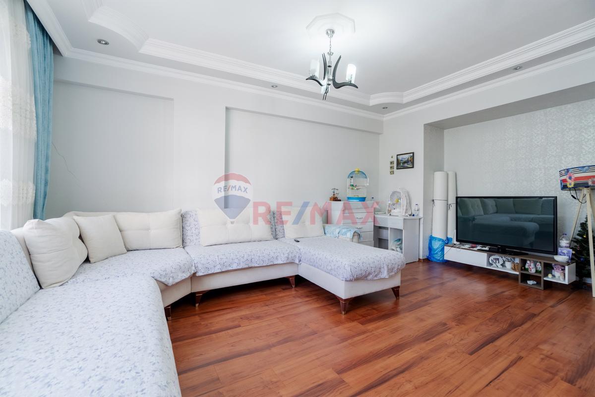 Antalya Konyaaltı Altınkum'da Arakat 3+1 Asansörlü Satılık Daire