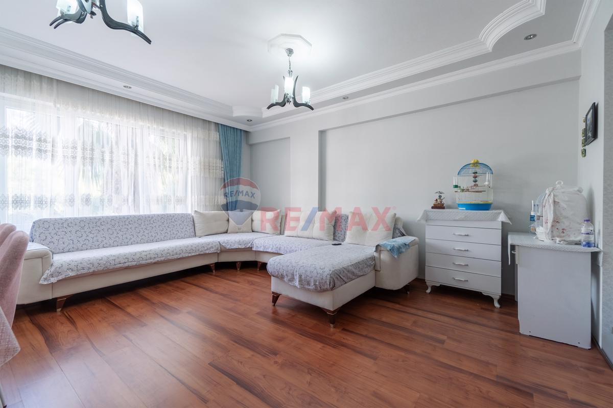 Antalya Konyaaltı Altınkum'da Arakat 3+1 Asansörlü Satılık Daire