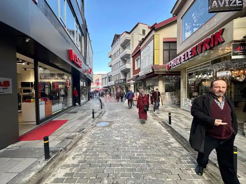 ÇARŞI MAHALLES'İNDE MERKEZİ KONUMLU 2 KATLI SATILIK DÜKKAN