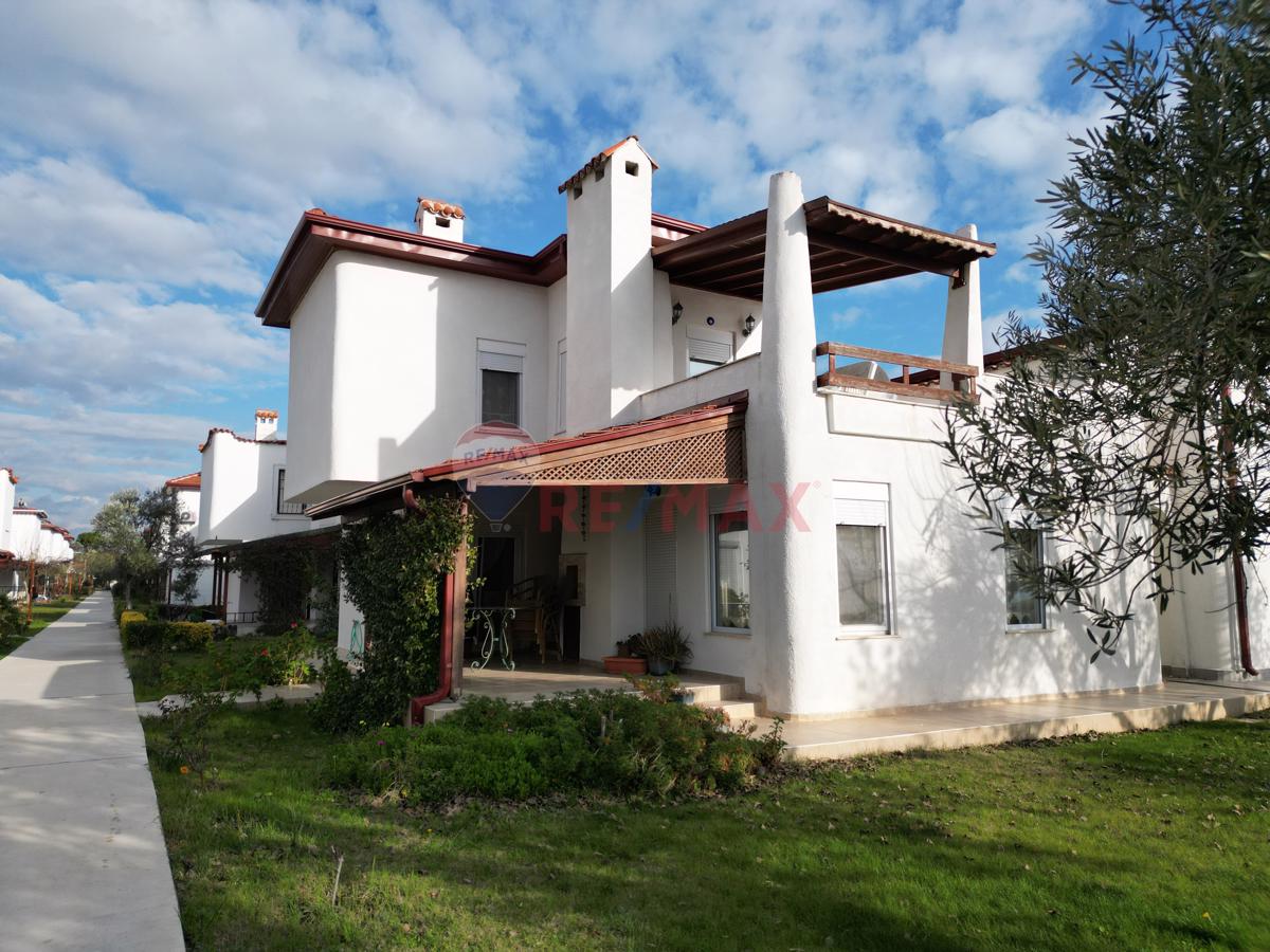 AYVALIK ALTINOVA DOĞAKENT SITESI'NDE DENIZE SIFIR SATILIK VILLA