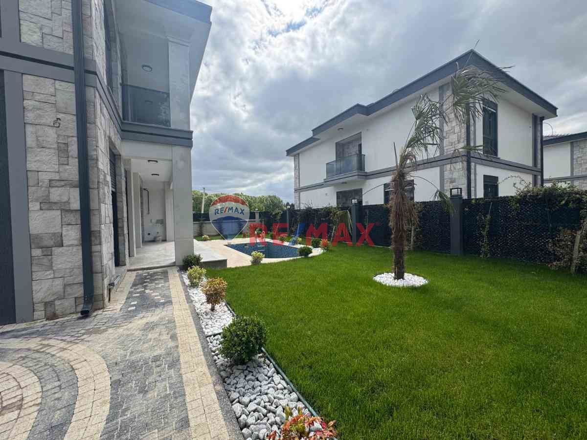 KARTEPE'DE ULTRA LÜX SATILIK 4+1 SIFIR VILLA