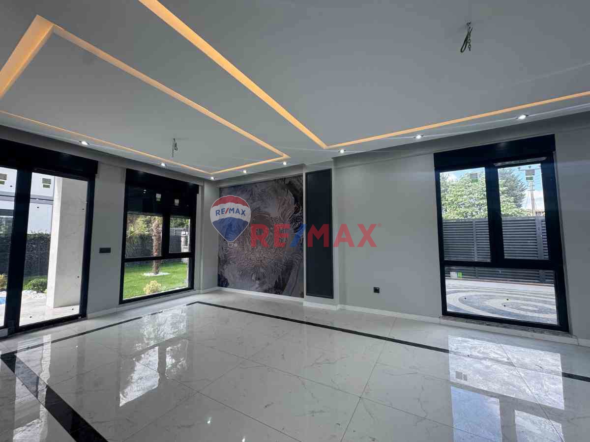 KARTEPE'DE ULTRA LÜX SATILIK 4+1 SIFIR VILLA