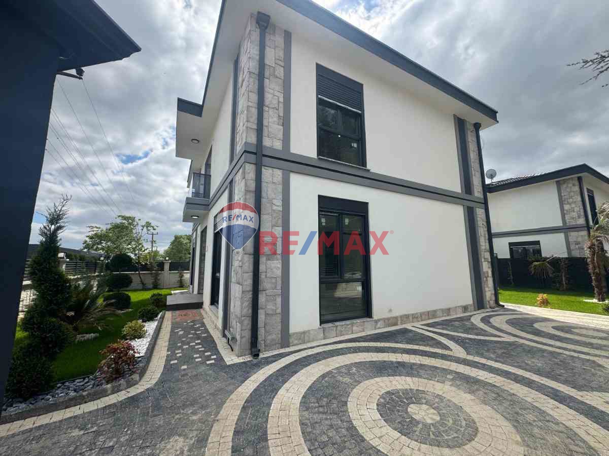 KARTEPE'DE ULTRA LÜX SATILIK 4+1 SIFIR VILLA