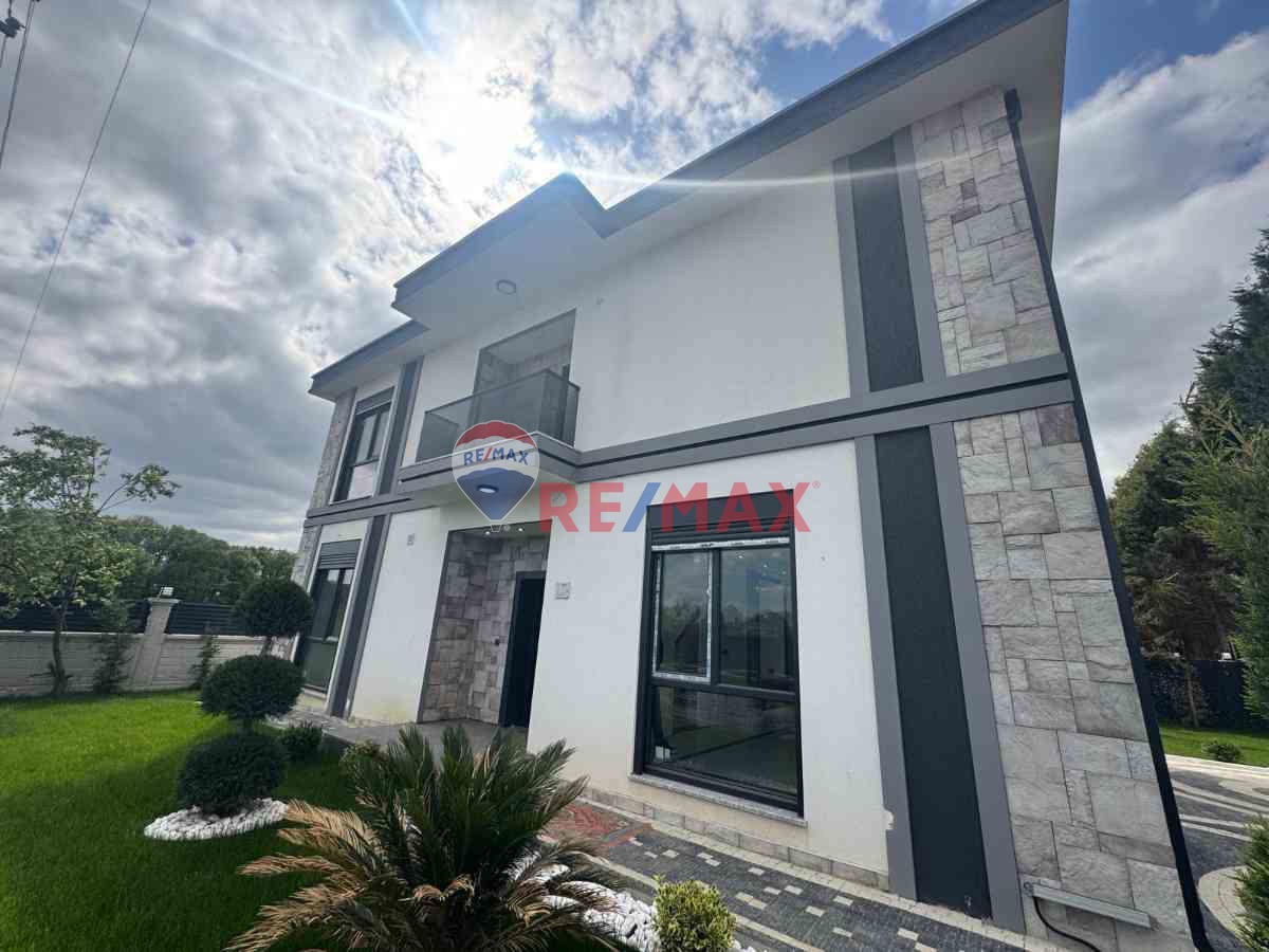 KARTEPE'DE ULTRA LÜX SATILIK 4+1 SIFIR VILLA