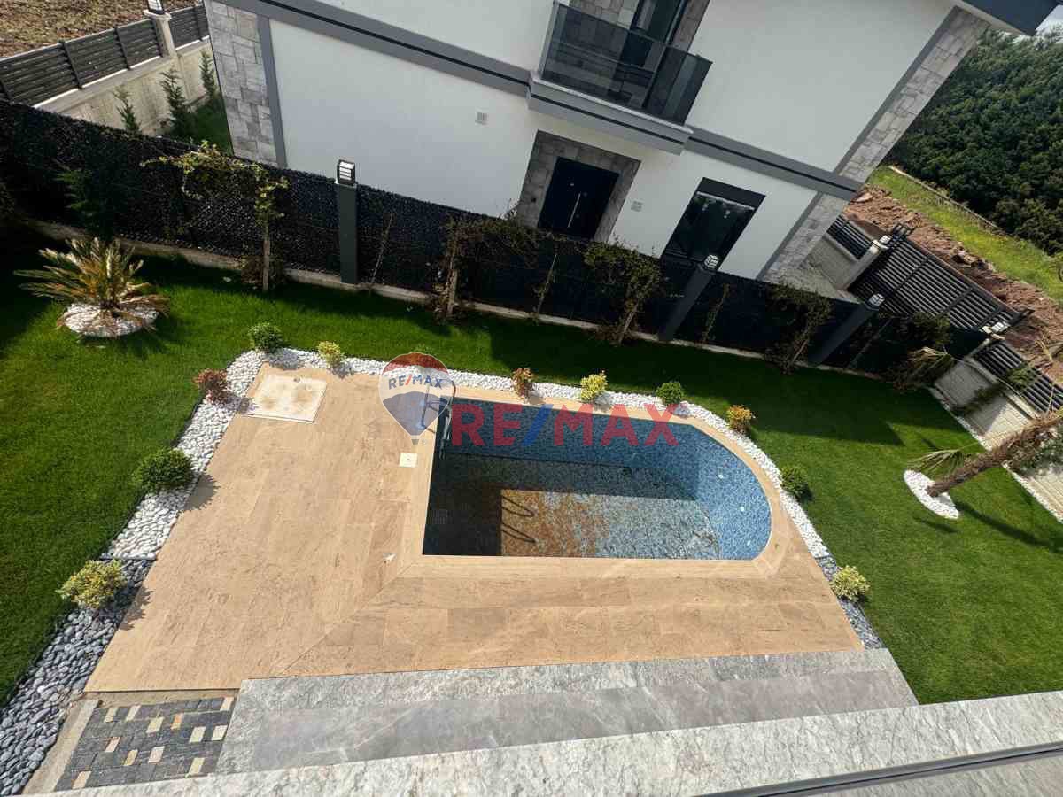KARTEPE'DE ULTRA LÜX SATILIK 4+1 SIFIR VILLA