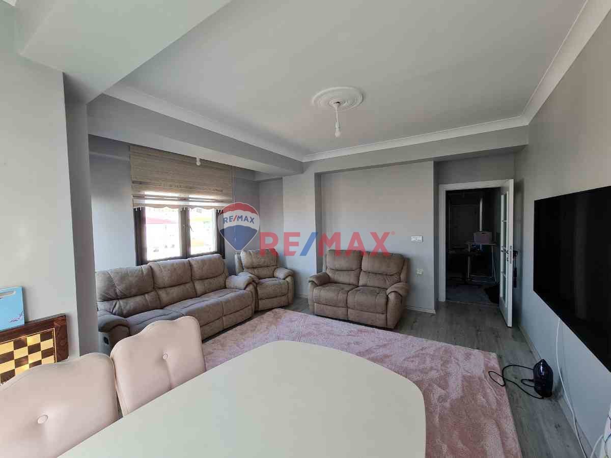 PENDIK KAYNARCA SAHIL BULV. CEPHELI İSKANLI SATILIK 2+1 DAIRE