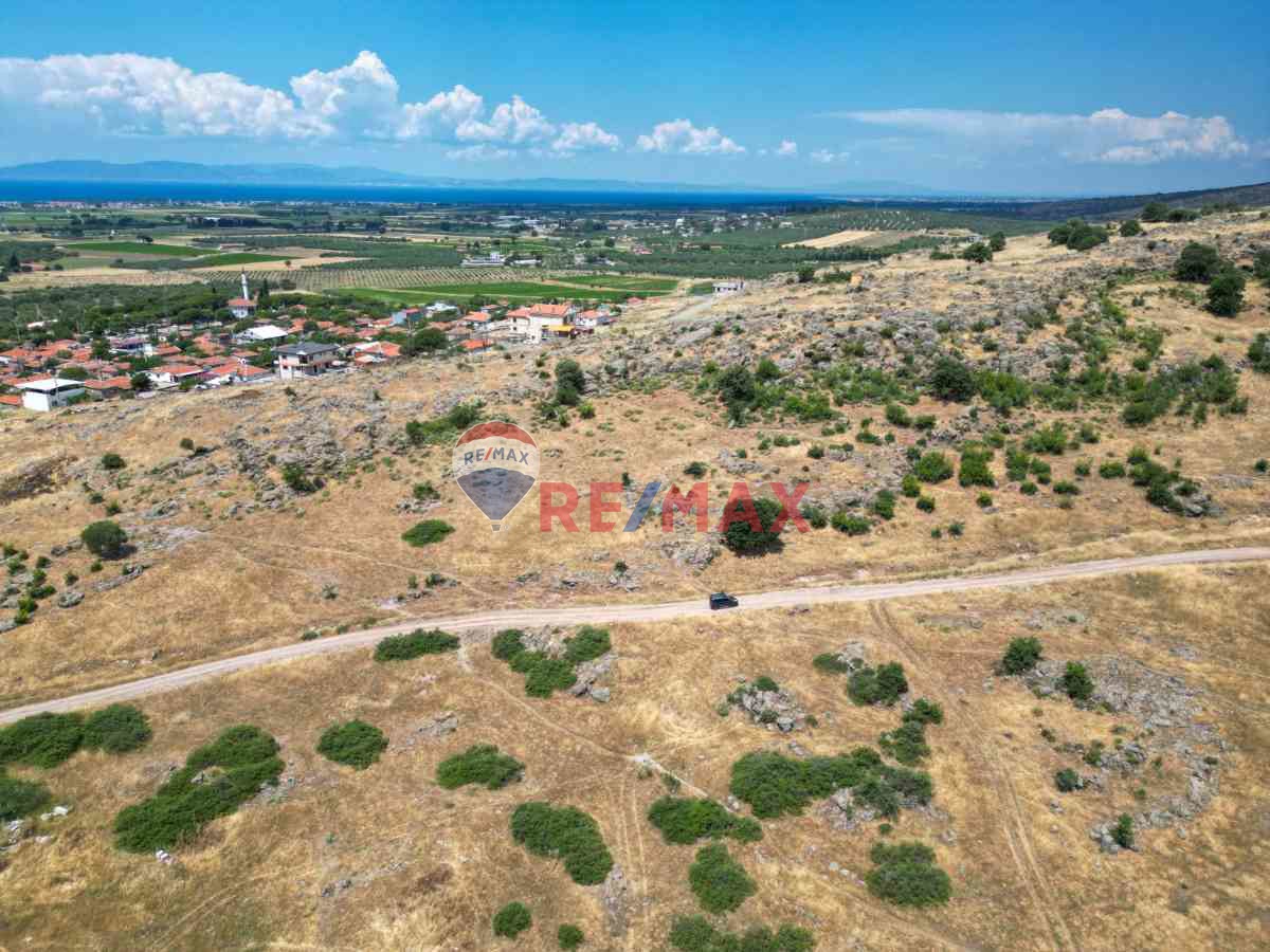 DİKİLİ İSLAMLAR'DA SATILIK İMARLI 446 M² ARSA