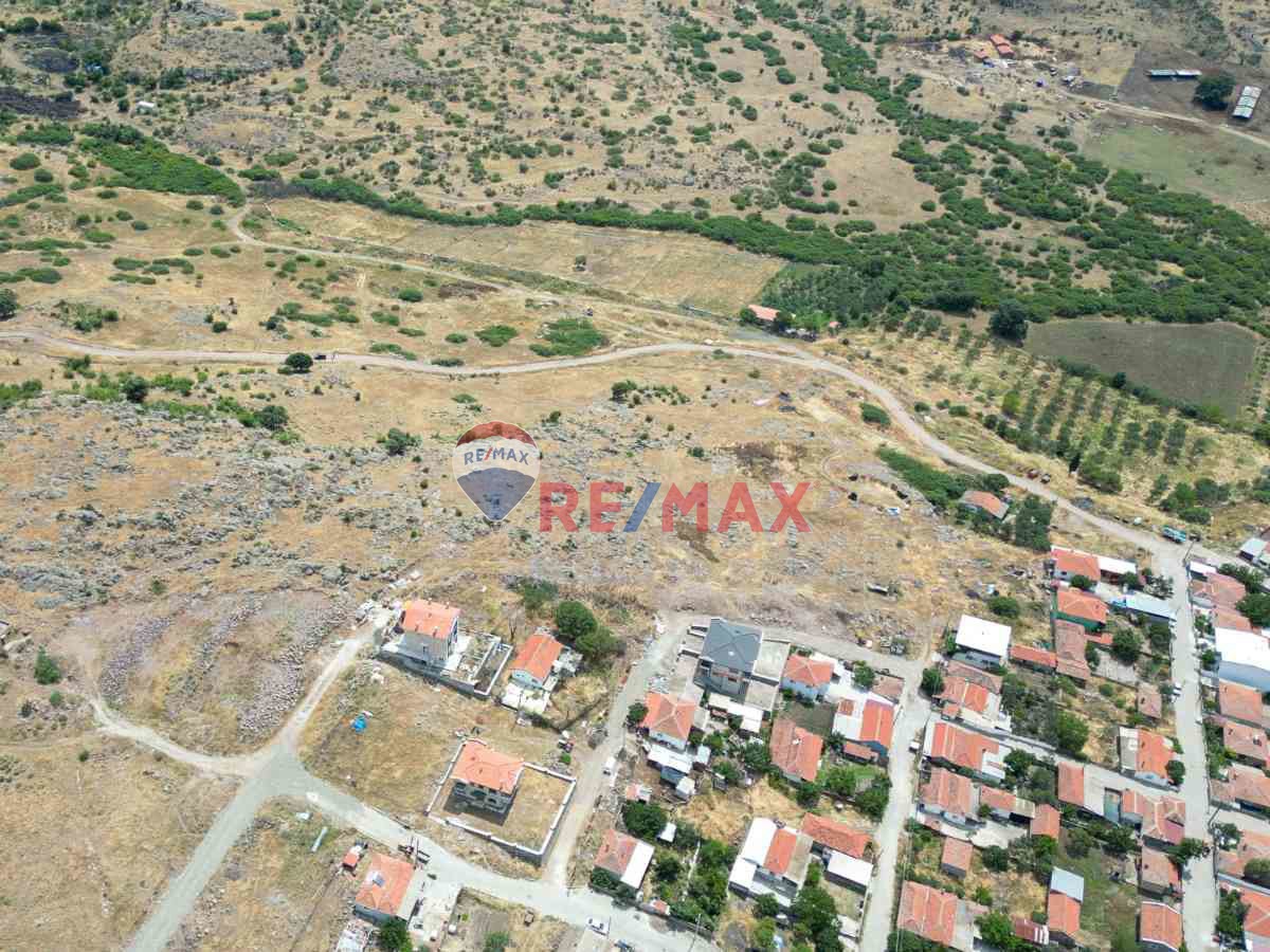 DİKİLİ İSLAMLAR'DA SATILIK İMARLI 446 M² ARSA