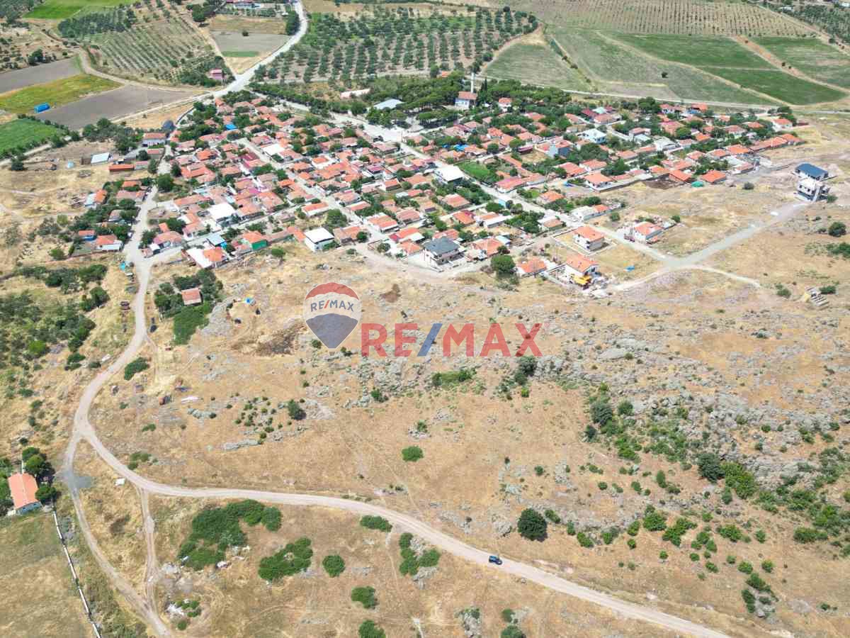 DİKİLİ İSLAMLAR'DA SATILIK İMARLI 446 M² ARSA