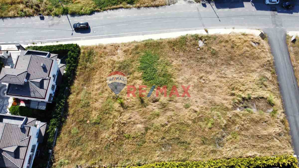 REMAX MAHAL'DEN DEREAĞZI MAHALLESİNDE VİLLA İMARLI SATILIK KÖŞE PARSEL