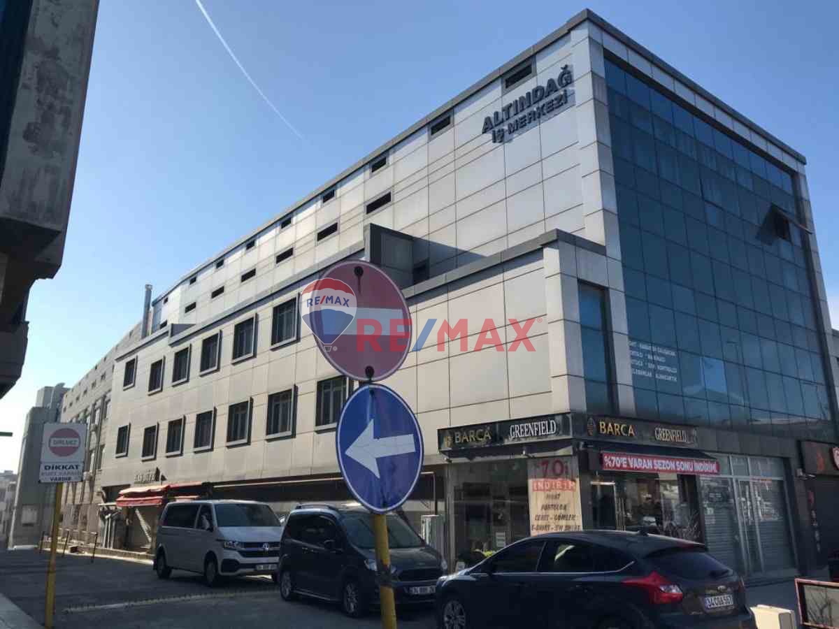 EYÜP TOPÇULAR'DA TÜM ANA ARTERLER VE TOPLU ULAŞIMIN MERKEZINDE