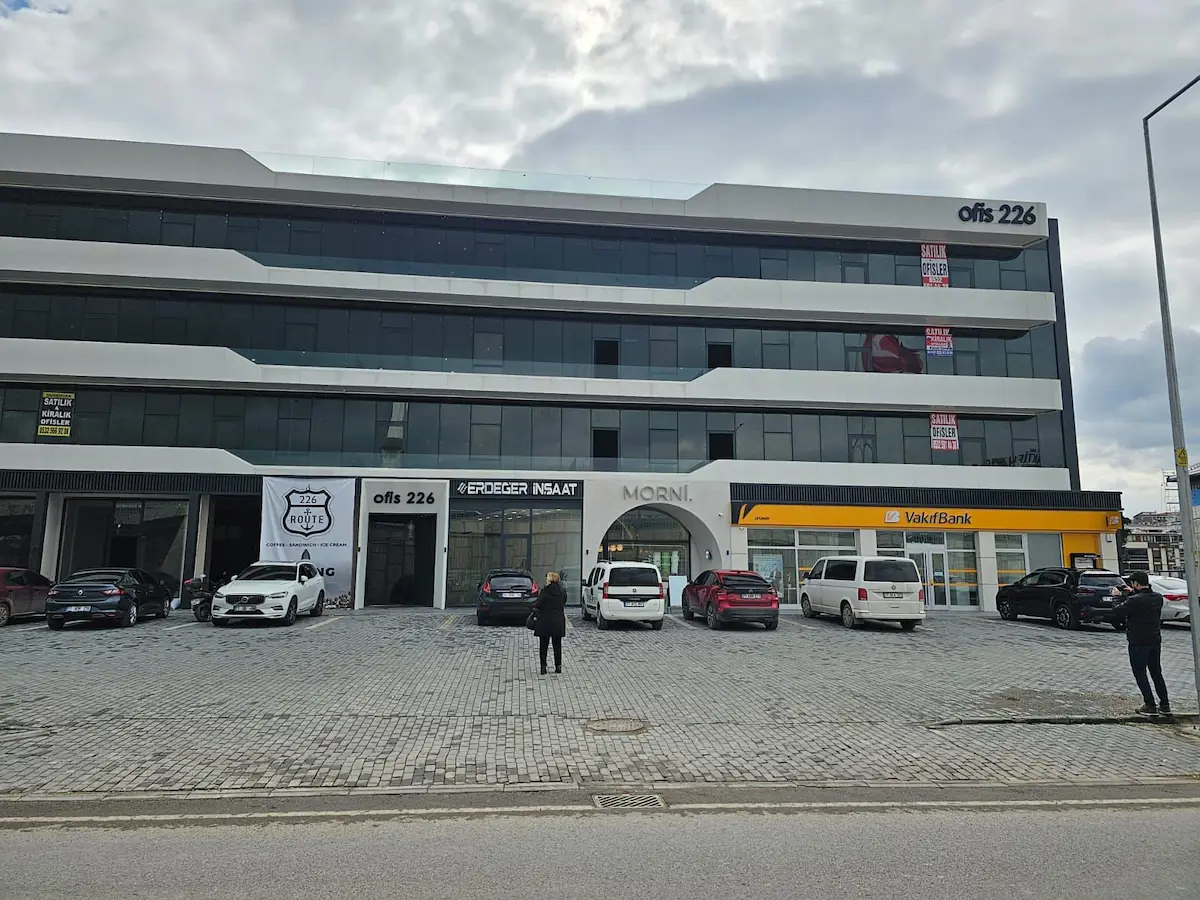 RE/MAX ŞEHİR 2'DEN ÇİFTLİKKÖY ÖZDİLEK AVM KARŞISI SATILIK DÜKKAN
