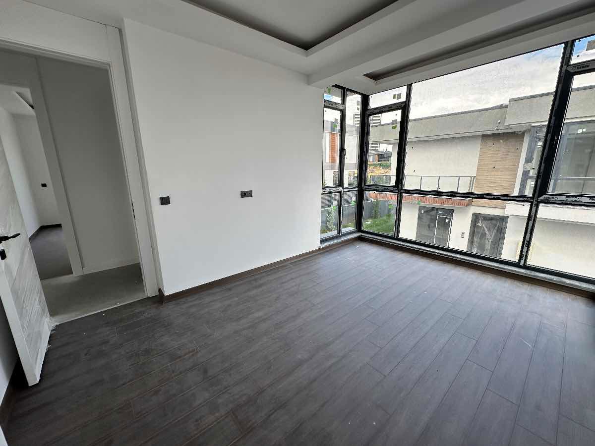 BAĞLICA 'NIN MERKEZINDE KIRALIK SIFIR 4+1 YERDEN ISITMALI VILLA