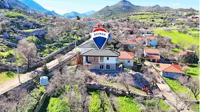 MARMARİS TAŞLICA’DA 776 M² ARSA İÇİNDE SATILIK MÜSTAKİL 3+1 VİLLA