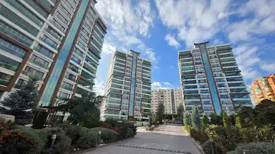 YAŞAMKENT'TE SİTE İÇİNDE GÜVENLİKLİ ULTRA LÜKS 4+1 SATILIK DAİRE