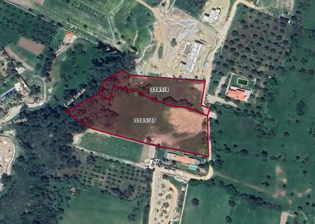 URLA YELALTI’NDA DENIZ MANZARALI, LÜKS VILLALAR ARASINDA ÖZEL TARLA