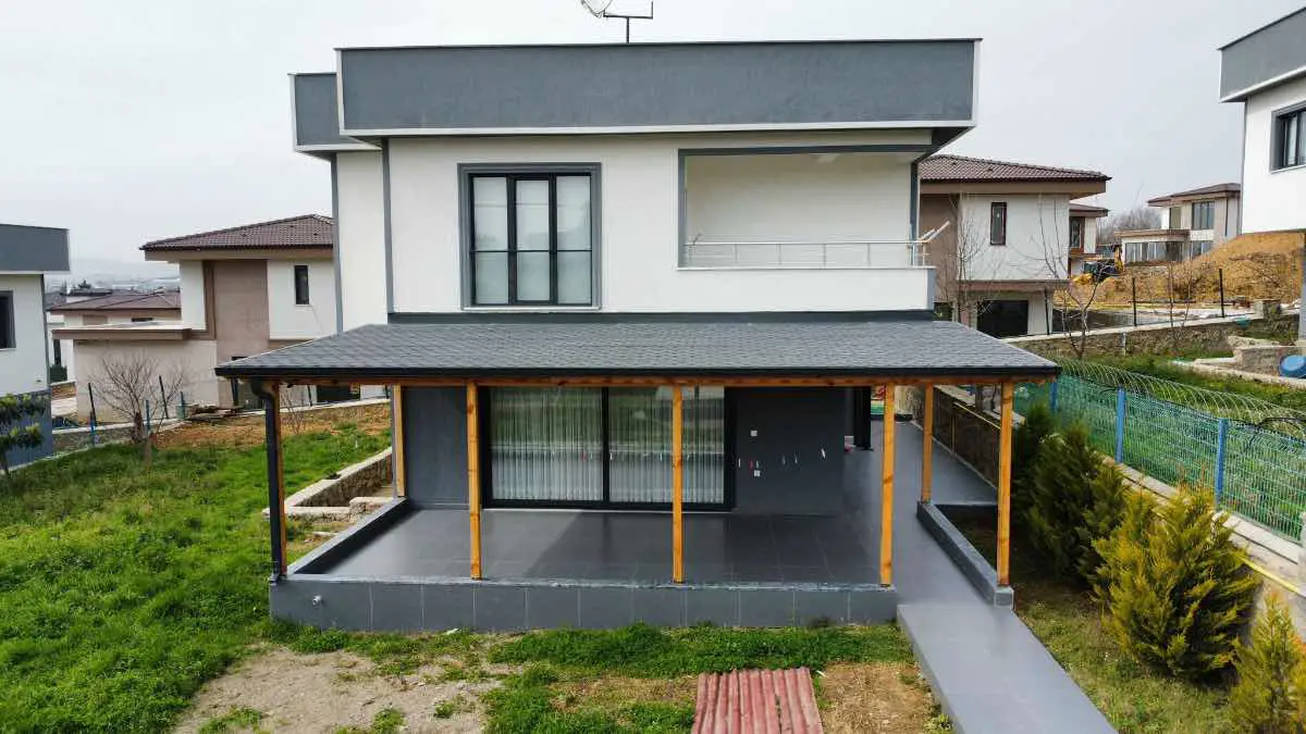 TUZLA TEPEÖREN'DE 700 M2 ARSA ÜZERİNDE KAT MÜLKİYETLİ TAM MÜSTAKİL 4+1 SATILIK VİLLA