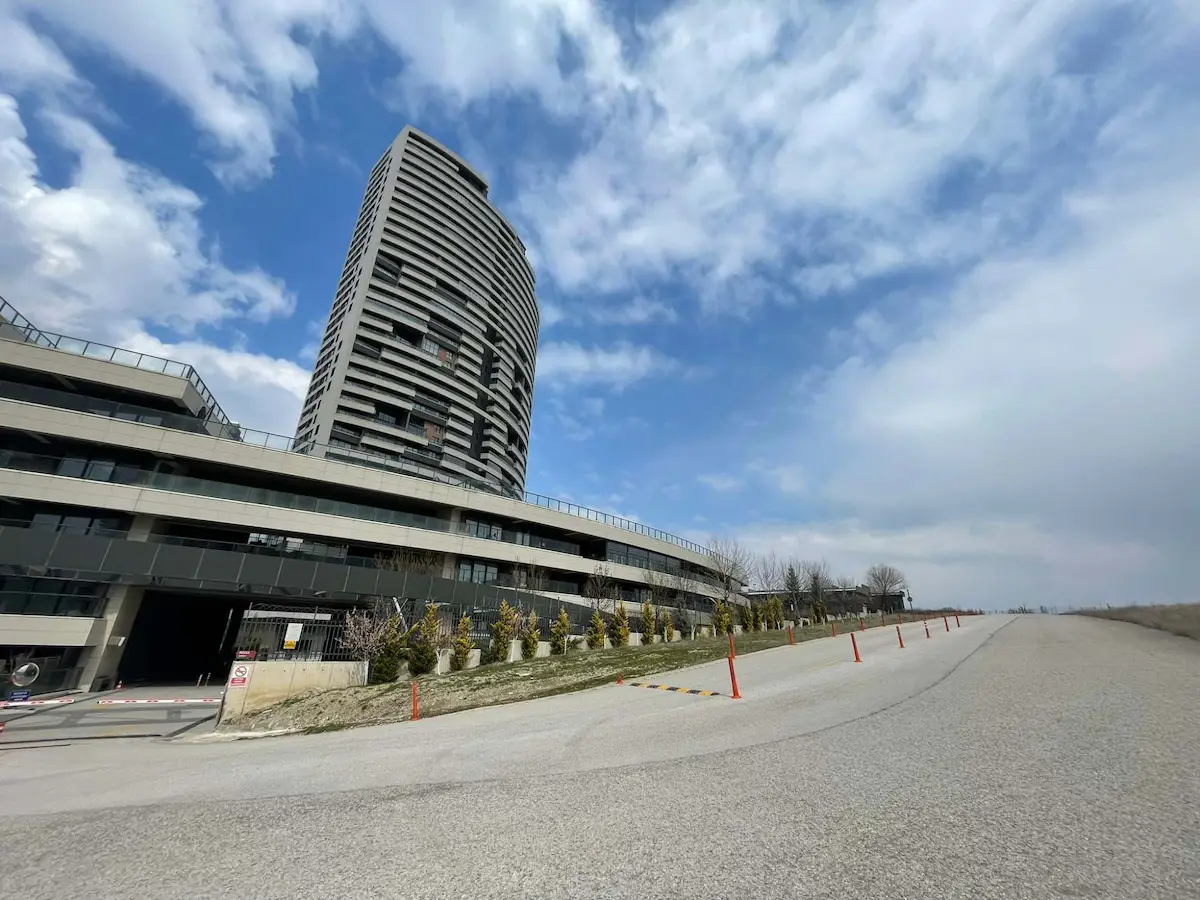 UPTOWN İNCEK 2+1 BAHÇE KULLANIMLI 103 M² SATILIK DAİRE