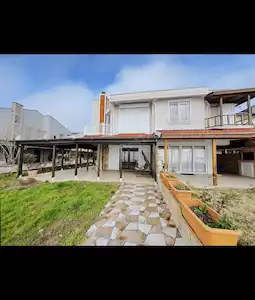 REMAX LAND DEN ÜNAL 1 SITESINDE DENIZE SIFIR 4+1 SATILIK VILLA