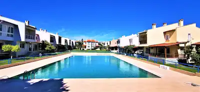 REMAX YELKEN DEN HAVUZLU SİTE İÇİ, EŞYALI,BÜYÜK BAHÇELİ KÖŞE VİLLA