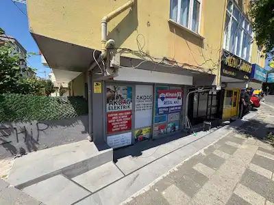 ÜMRANIYE CEMIL MERIÇ MAHALLESINDE CADDE ÜZERI KIRALIK İŞ YERI