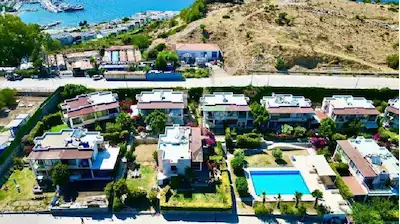 BODRUM GÜNDOĞAN DENİZE YAKIN BÜYÜK BAHÇELİ 2+1 KÖŞE SIFIR DAİRE