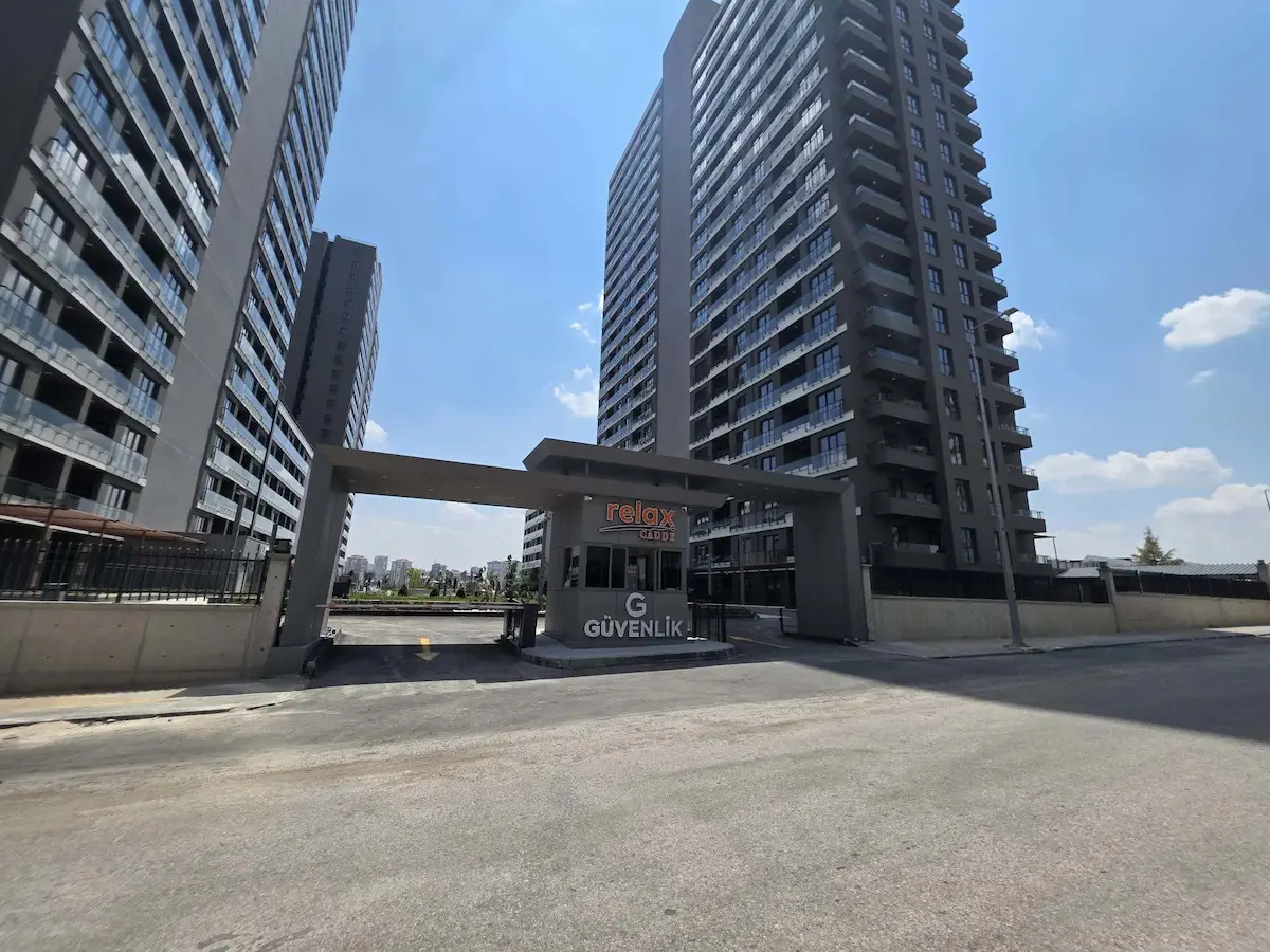 RELAX CADDE'DE 2+1 BAHÇE KULLANIMLI KİRALIK DAİRE 