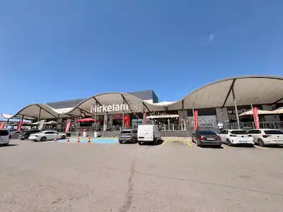 SAMANDIRA TEM OTOBANINDA MİRKELAM KUZEY TESİSLERİ'NDE 128M2+27 M2 TOPLAM 155 M2 KİRALIK DÜKKAN