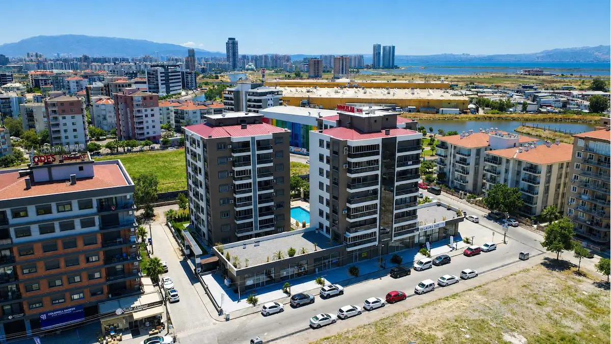 ÇİĞLİ /ATAŞEHİR'DE BEST ATAŞEHİR SİTESİNDE HAVUZLU  2+1 SATILIK DAİRE