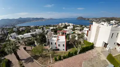 BODRUM YALIKAVAK BILIM YALI SITESINDE MARINA MANZARALI 3+1 TRIPLEKS