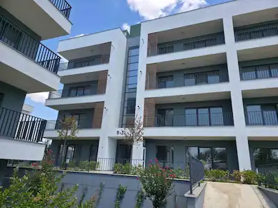LÜKS SITE İÇERISINDE, VILLA KONFORUNDA KIRALIK 3+1 DAIRE