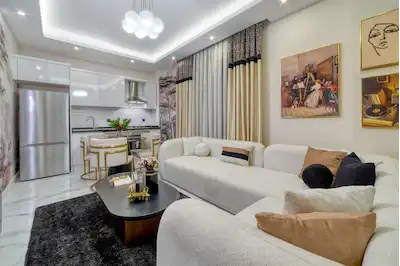 ALANYA AVSALLARDA SOSYAL DONATILI SİTEDE FULL EŞYALI 1+1