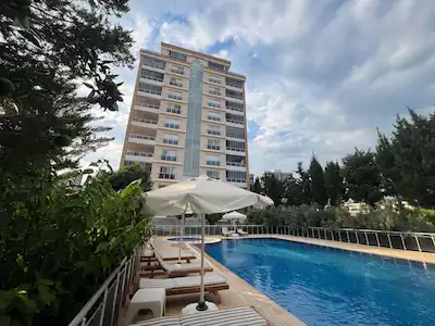 REMAX TOROS'TAN 50. YIL MAH.’DE GENİŞ OTURUMLU CEPHELERİ AÇIK 4+1