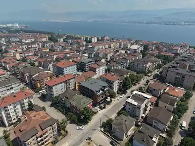 DERİNCE 60 EVLER DE SATILIK ARAKAT SIFIR DAİRE