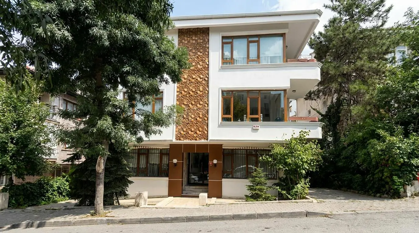 GOP HÜLYA SOKAK'TA EŞYALIK 2+1 KİRALIK DAİRE