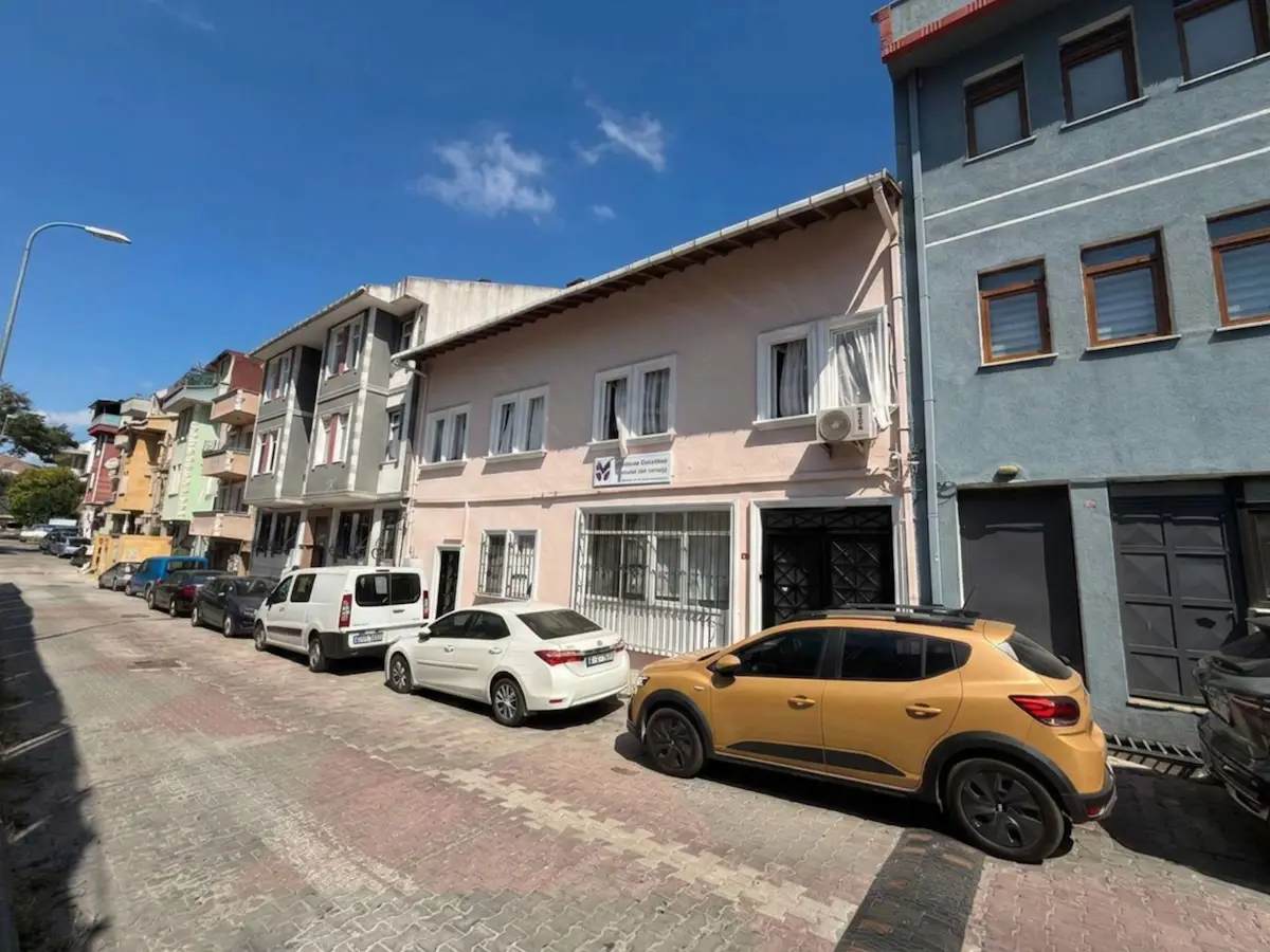 EYÜPSULTAN SAVAKLAR CADDESİNDE 800 M² | 4 KATLI SATILIK BİNA